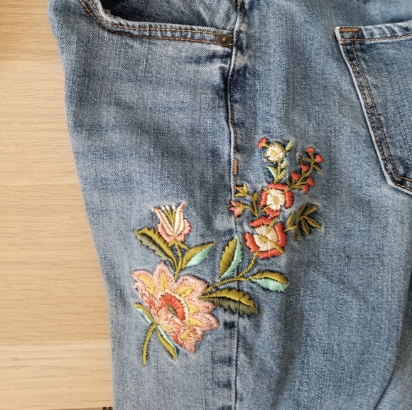 Jeans - Picture 7 of 8